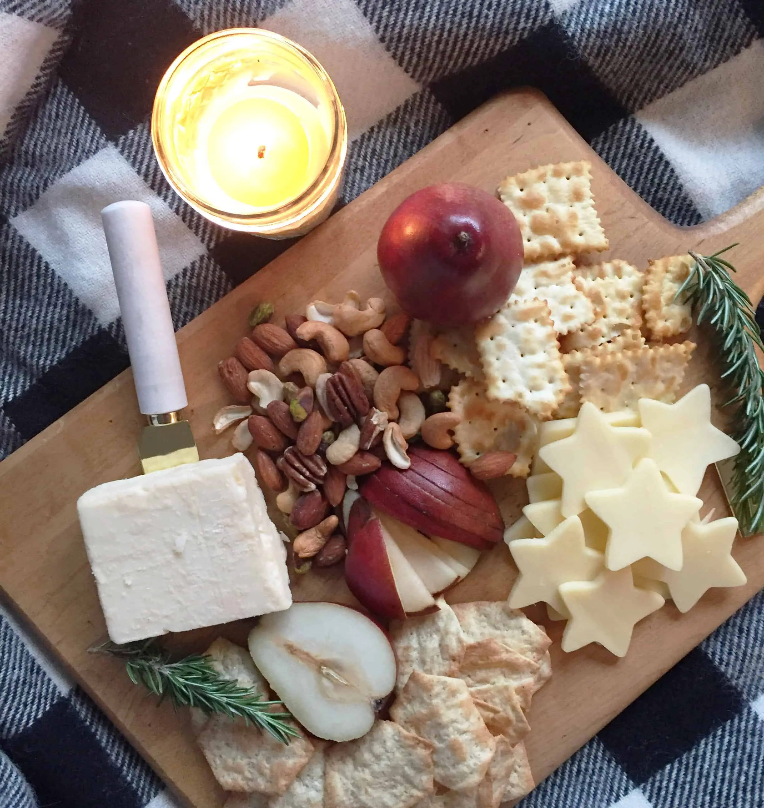 Steps to making a cozy winter charcuterie board. 
