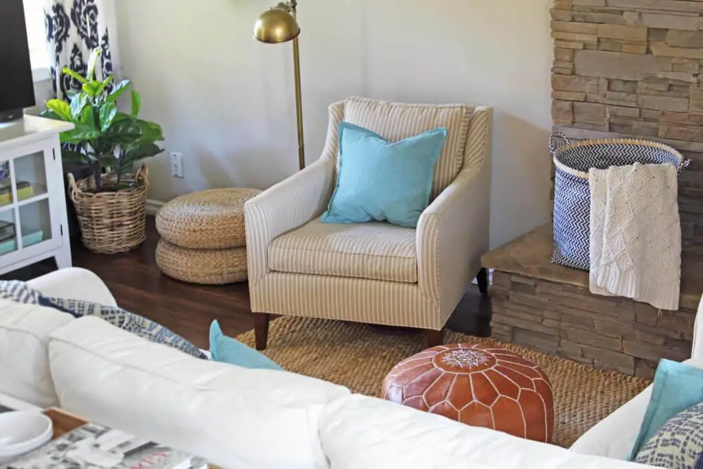 Family room home tour. #spring #coastalhome #farmhouse #potterybarn #sisalrug #moroccanpouf #crateandbarrel #ballarddesign