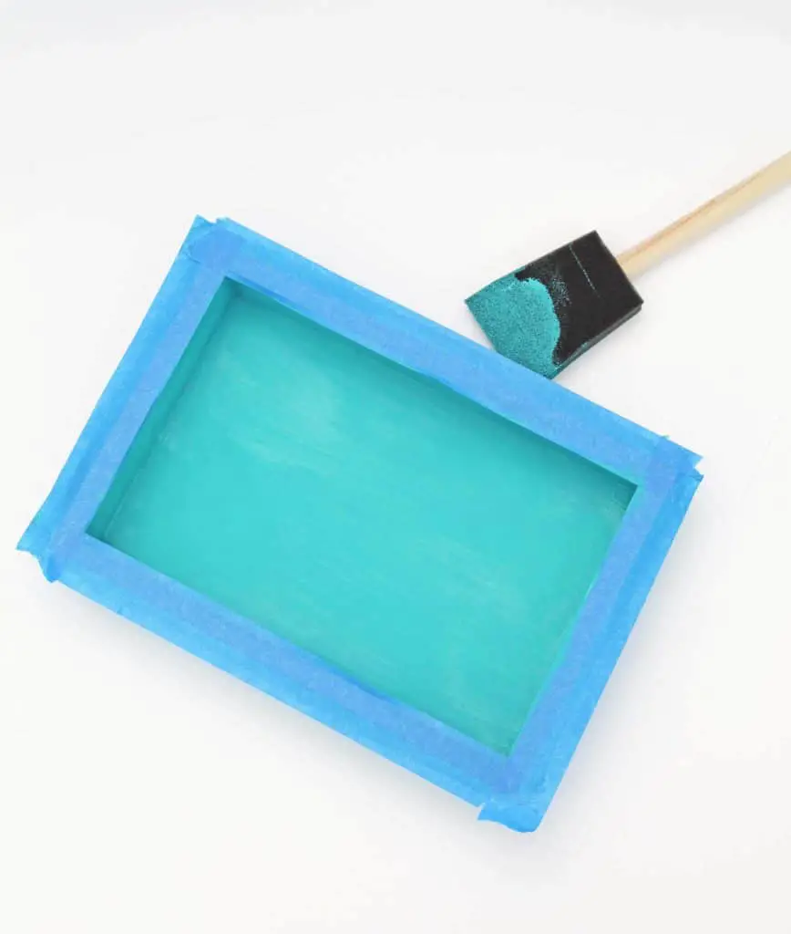 This DIY color block jewelry tray is an easy way to corral small items while adding a pop of color to your home.  #jewelrytray #diyjewelrytray #jewelrybox #catchall #colorful #turquoise #aqua #easydiyprojects #acrylicpaint #jewelryorganization #jewelryhack