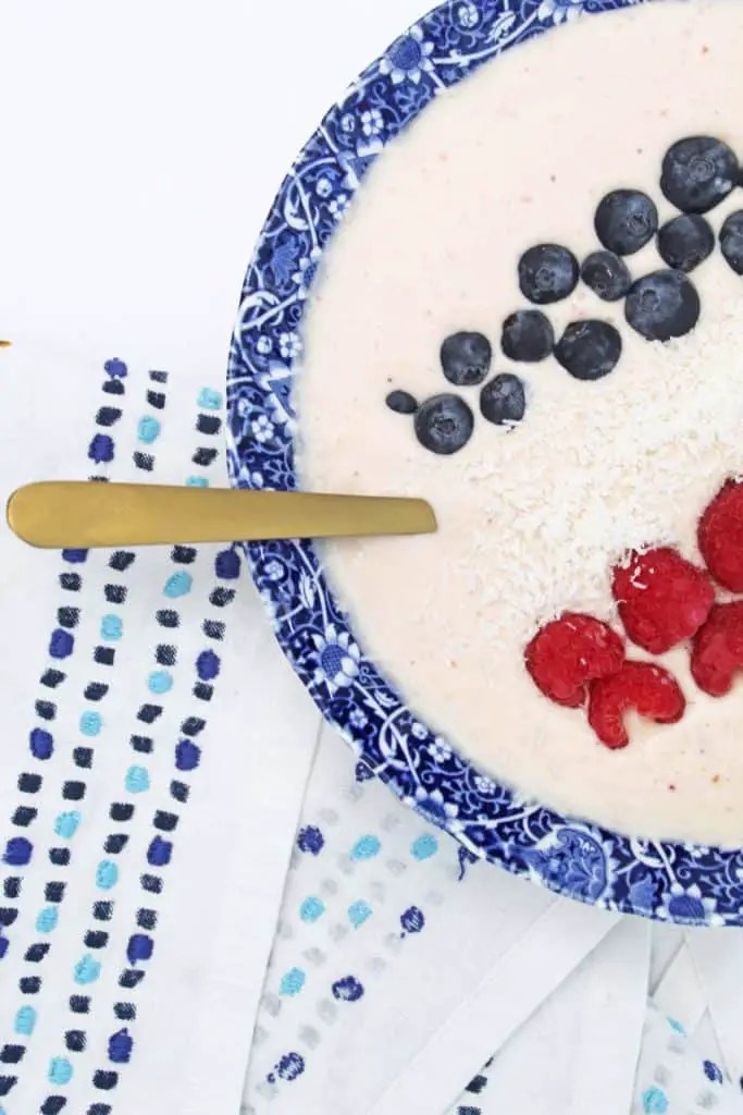 Mornings are busy in our home and sometimes figuring out what to eat for breakfast can become an after thought. This easy high protein fruit smoothie bowl is ready in minutes, healthy, and fills you up!  #5minutebreakfast #easybreakfast #highproteinbreakfast #smoothiebowl #quickbreakfast #easymeal #onebowlmeal 