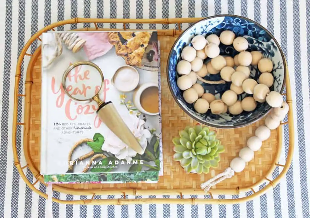 how to style a decorative tray 