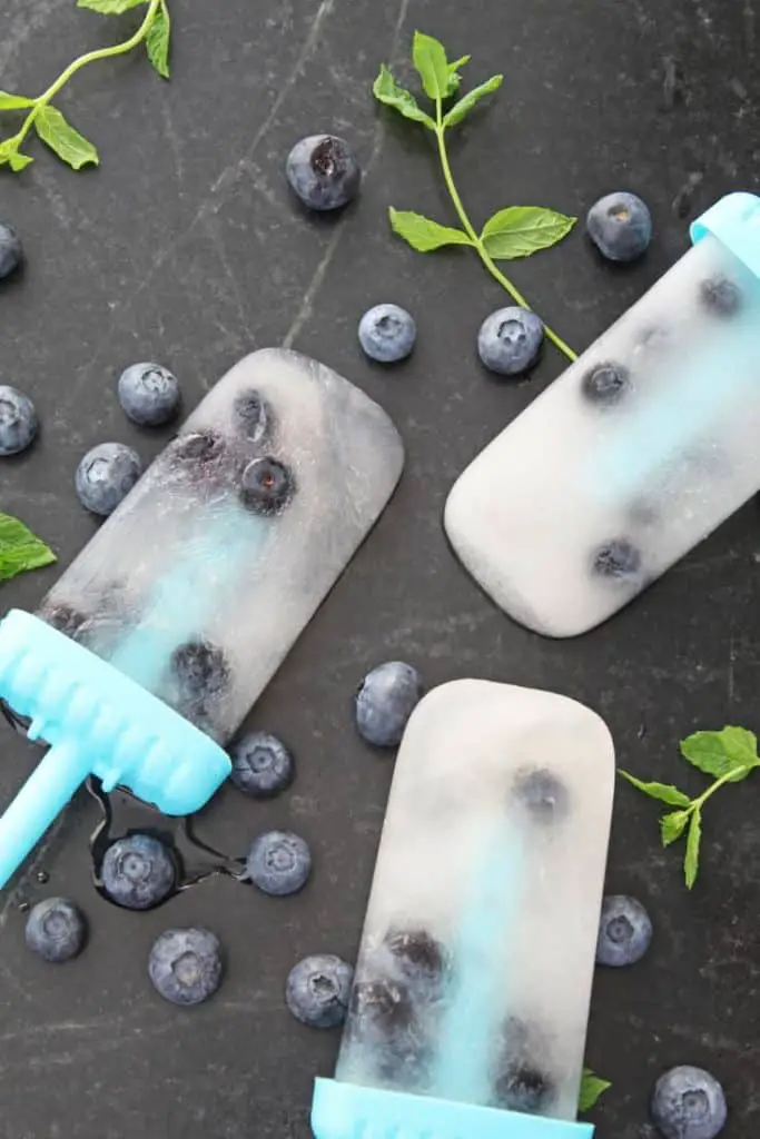 homemade blueberry lemonade popsicles