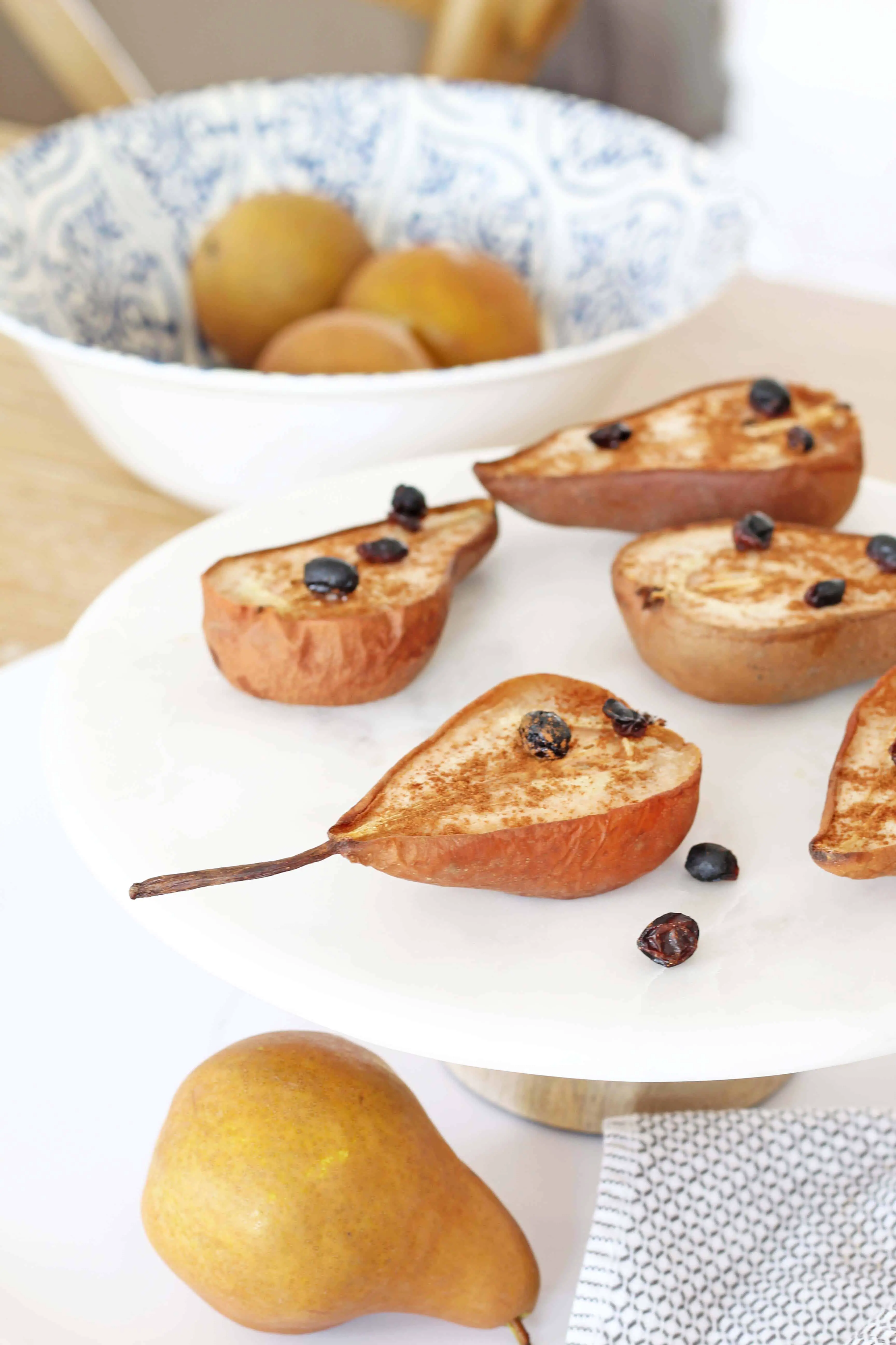 Baked cinnamon pear with currants recipe.
