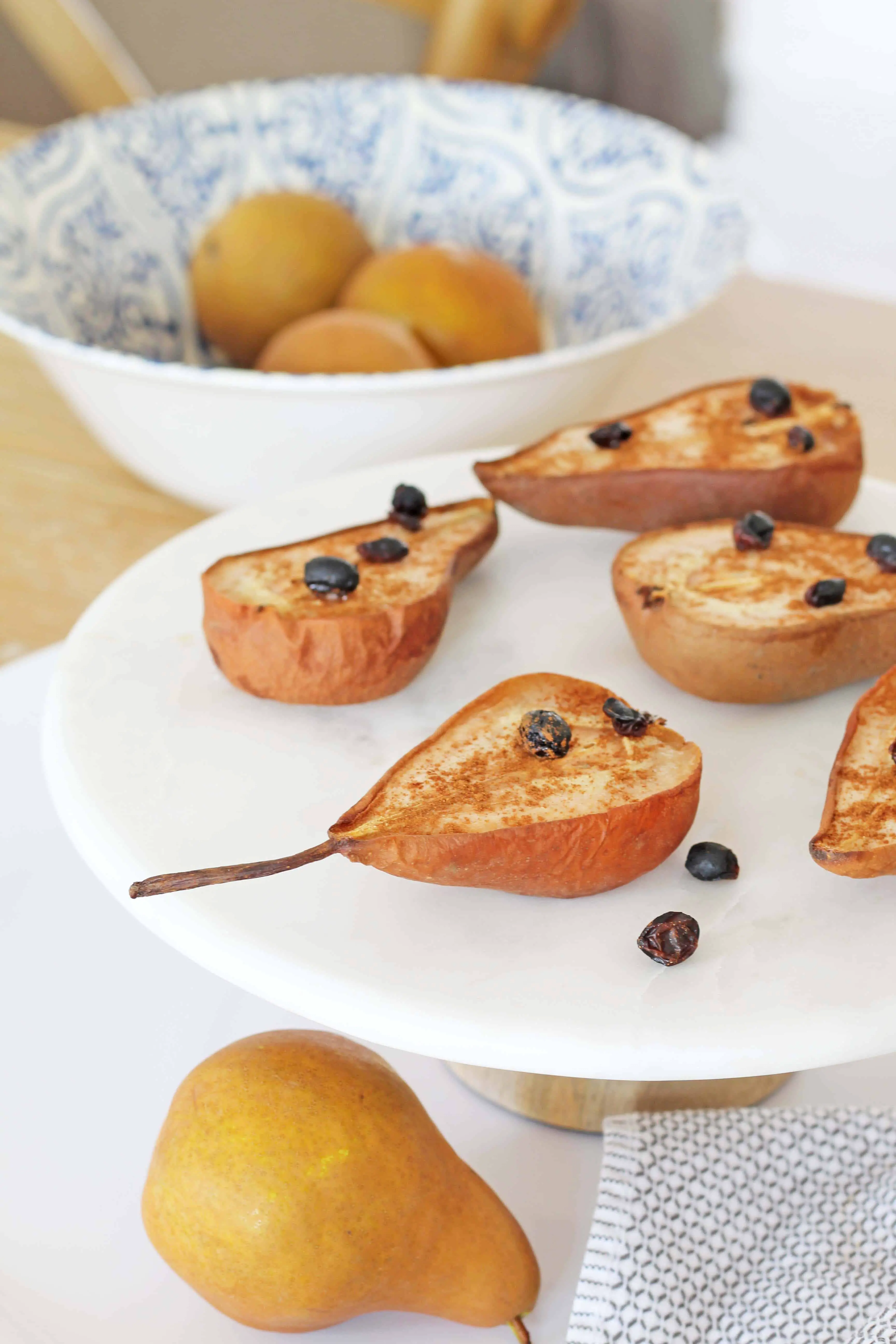 Baked cinnamon pear with currants recipe.