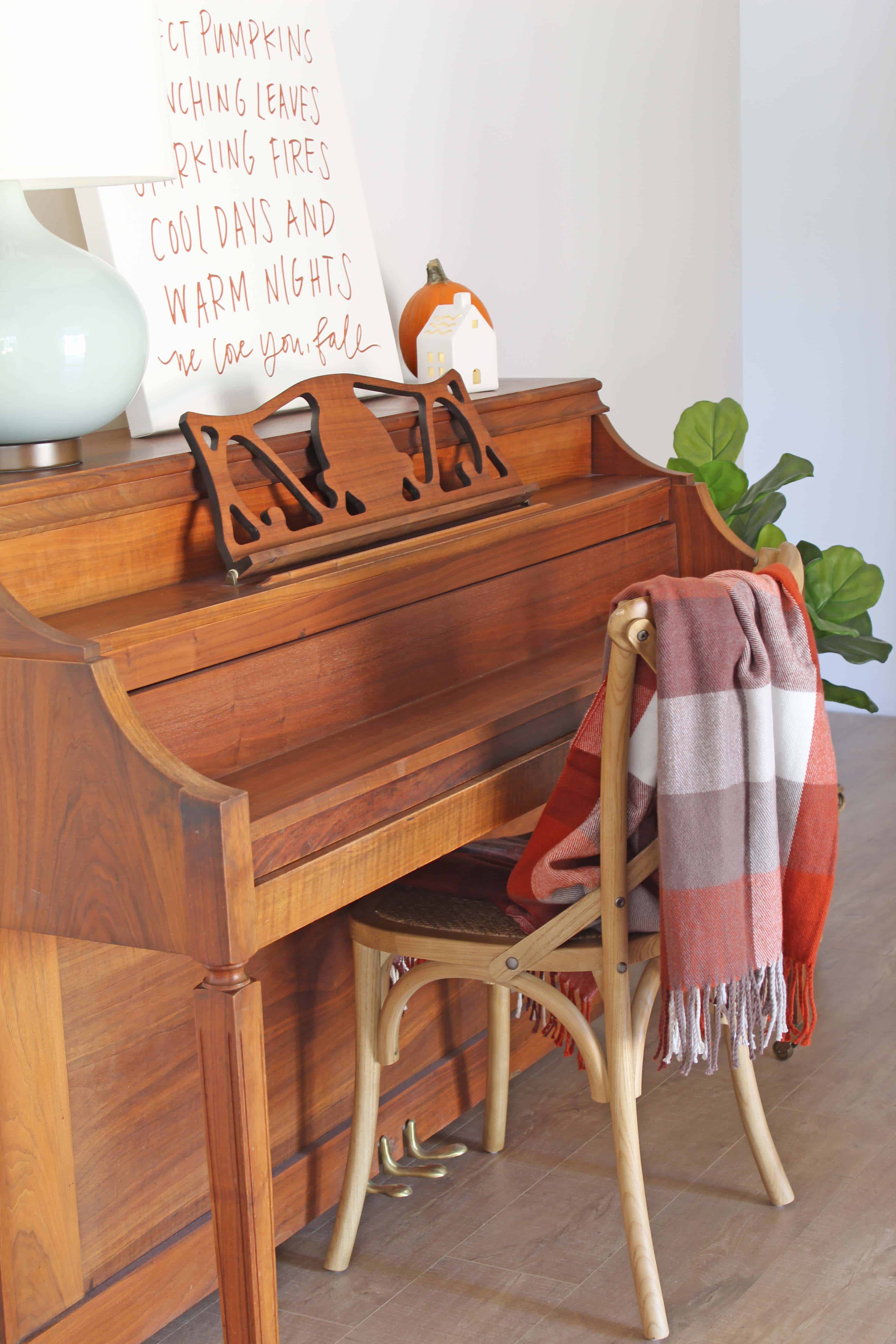 Fall entryway with lindsay letters word art