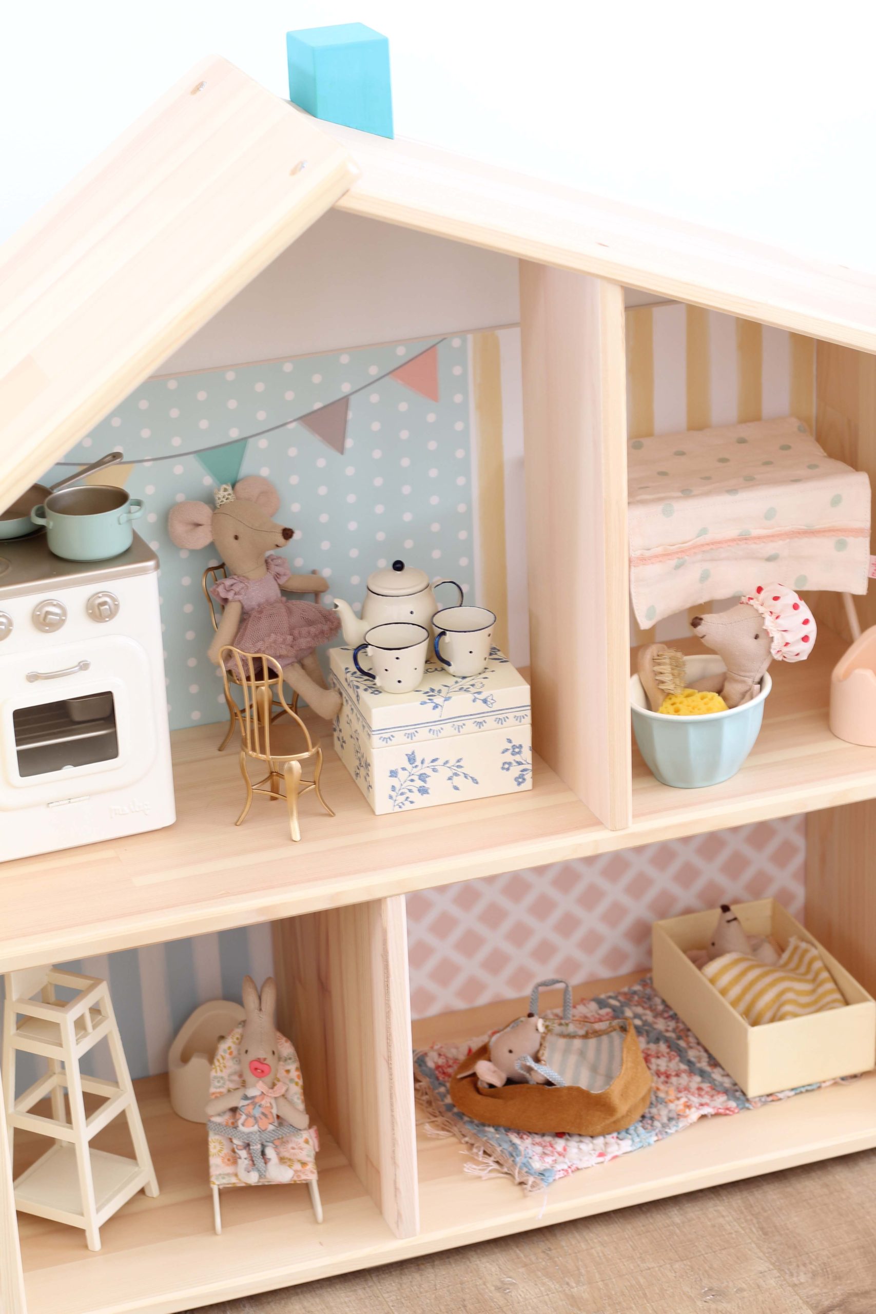 in verlegenheid gebracht kleding stof Weinig Ikea Flisat Dollhouse Makeover - A Nod to Navy