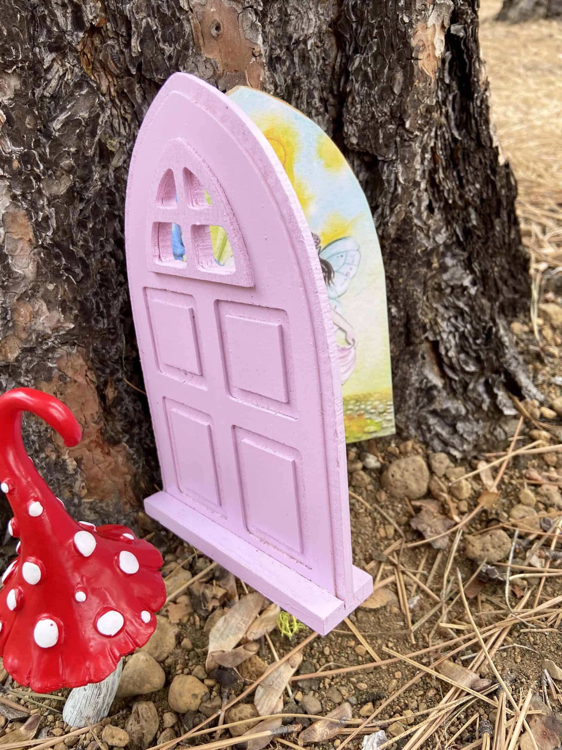 hobbit door on a tree with a red mushroom 